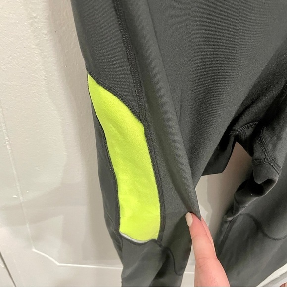 Nike Dri-fit Cropped Grey and Yellow Leggings - Picture 4 of 10